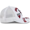 shapka-izvita-traker-byala-snapbek-9forty-m-crown-a-frame-all-over-na-chicago-bulls-nba-ot-new-era