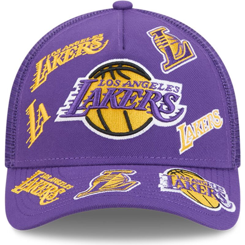 shapka-izvita-traker-violetka-snapbek-9forty-m-crown-a-frame-all-over-na-los-angeles-lakers-nba-ot-new-era