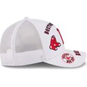 shapka-izvita-traker-byala-snapbek-9forty-m-crown-a-frame-all-over-na-boston-red-sox-mlb-ot-new-era