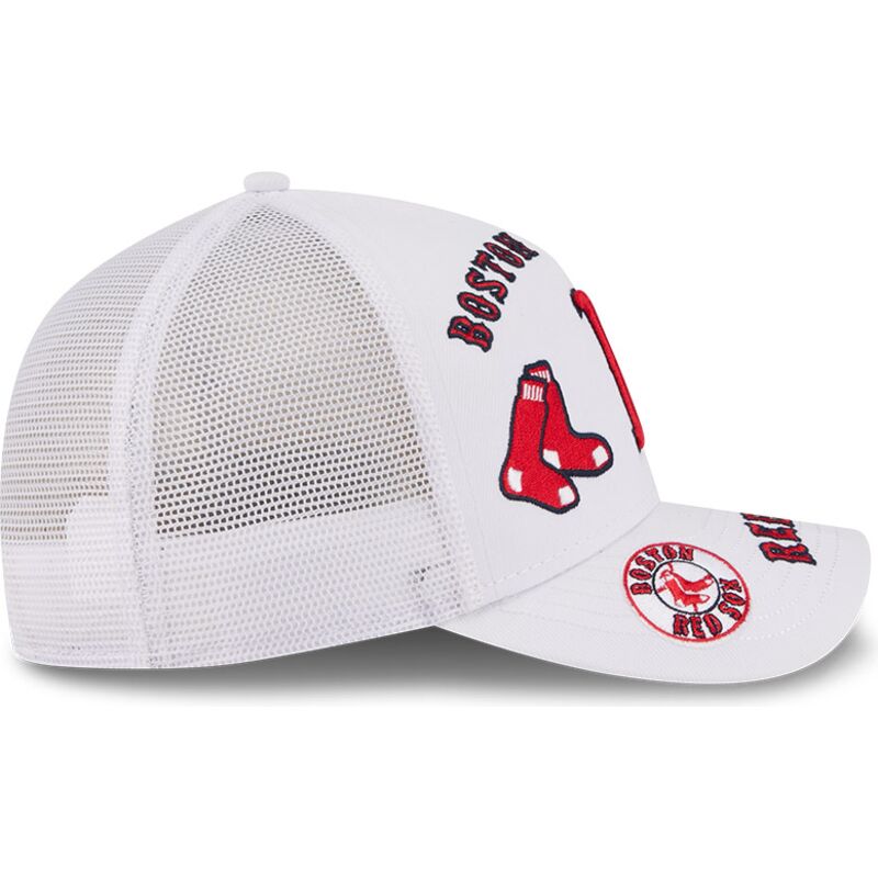 shapka-izvita-traker-byala-snapbek-9forty-m-crown-a-frame-all-over-na-boston-red-sox-mlb-ot-new-era