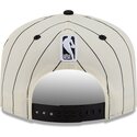 shapka-izvita-bezhov-snapbek-19twenty-pinstripe-na-chicago-bulls-nba-ot-new-era