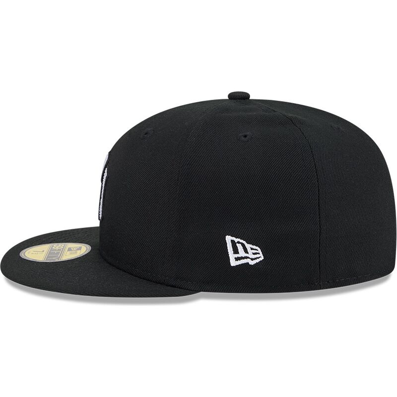 shapka-ploska-cherna-prilepnala-59fifty-rhinestone-badge-na-new-york-yankees-mlb-ot-new-era