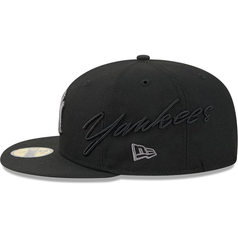 shapka-ploska-cherna-prilepnala-59fifty-side-script-na-new-york-yankees-mlb-ot-new-era