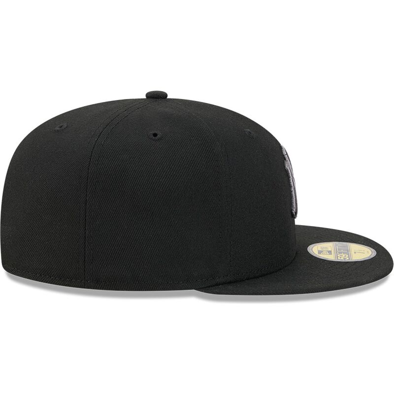 shapka-ploska-cherna-prilepnala-59fifty-side-script-na-new-york-yankees-mlb-ot-new-era