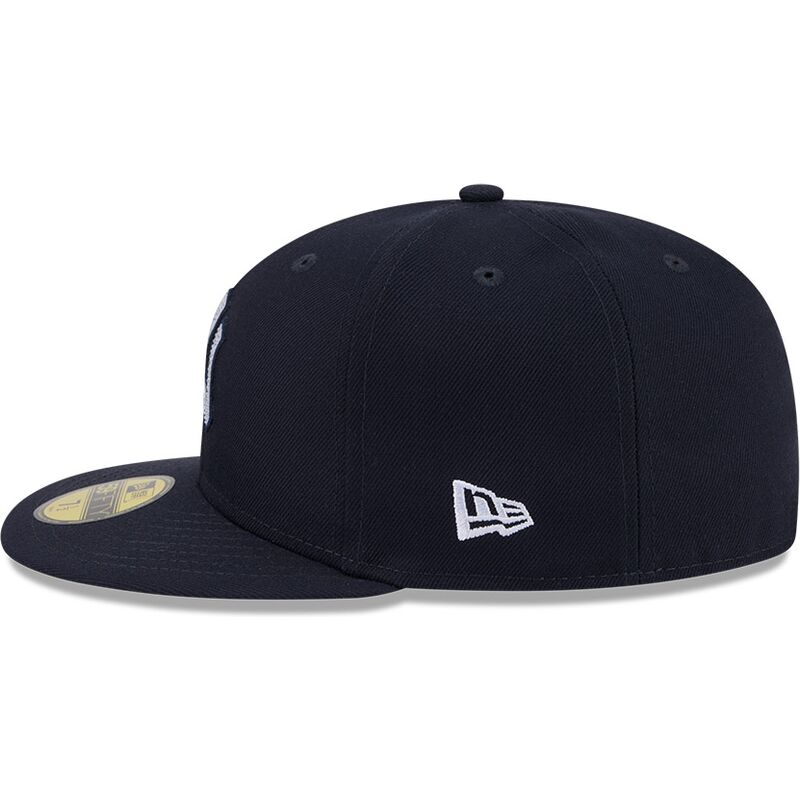 shapka-ploska-tmnosin-prilepnala-59fifty-rhinestone-badge-na-new-york-yankees-mlb-ot-new-era