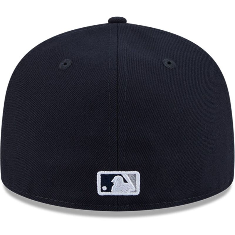 shapka-ploska-tmnosin-prilepnala-59fifty-rhinestone-badge-na-new-york-yankees-mlb-ot-new-era