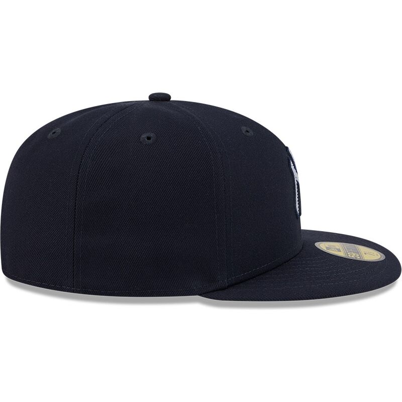 shapka-ploska-tmnosin-prilepnala-59fifty-rhinestone-badge-na-new-york-yankees-mlb-ot-new-era