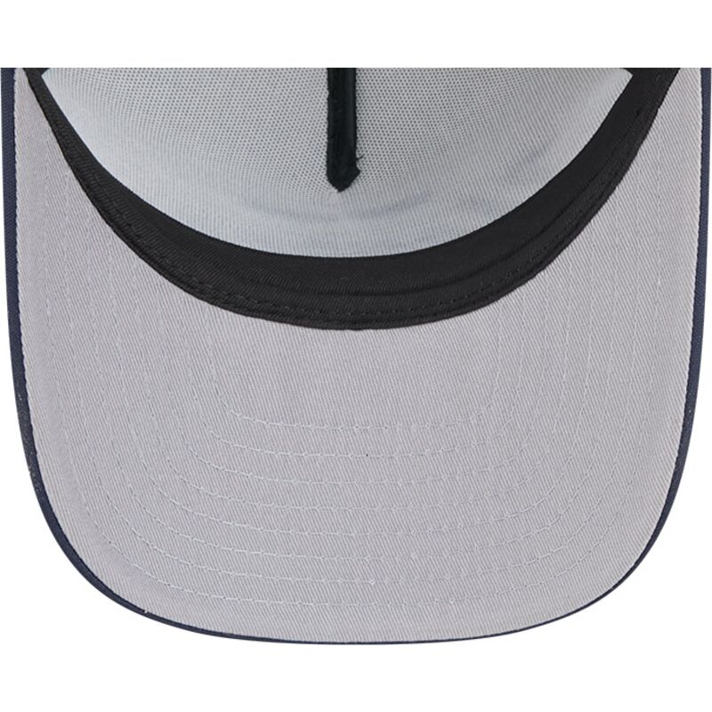 shapka-izvita-traker-tmnosin-snapbek-9fifty-a-frame-na-lifestyle-f1-na-new-york-yankees-mlb-ot-new-era