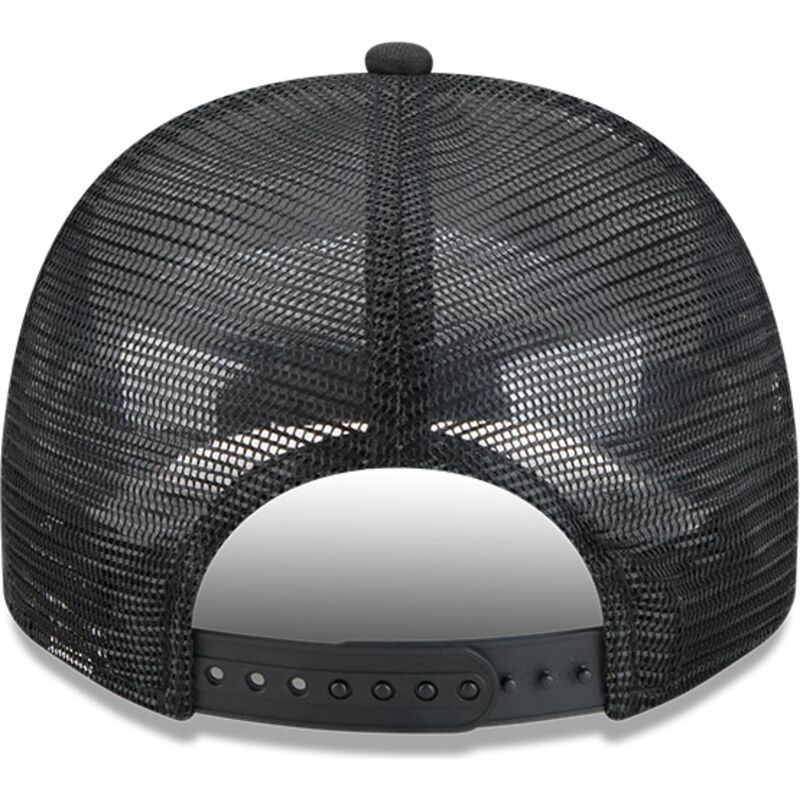 shapka-izvita-traker-cherna-snapbek-9fifty-a-frame-na-lifestyle-f1-na-chicago-white-sox-mlb-ot-new-era shapka-izvita-traker-cherna-snapbek-9fifty-a-frame-na-lifestyle-f1-na-chicago-white-sox-mlb-ot-new-era