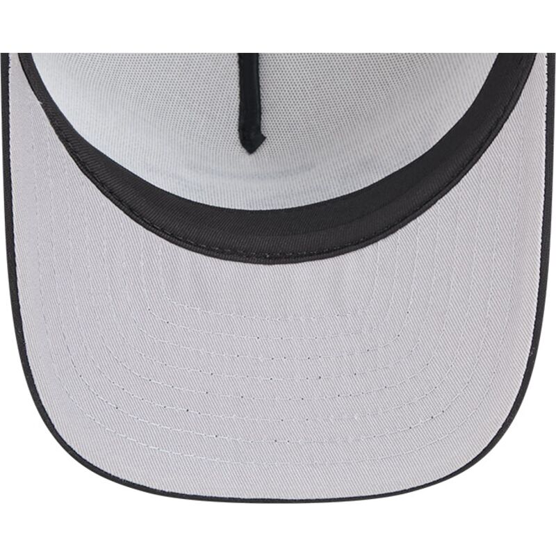 shapka-izvita-traker-cherna-snapbek-9fifty-a-frame-na-lifestyle-f1-na-chicago-white-sox-mlb-ot-new-era shapka-izvita-traker-cherna-snapbek-9fifty-a-frame-na-lifestyle-f1-na-chicago-white-sox-mlb-ot-new-era