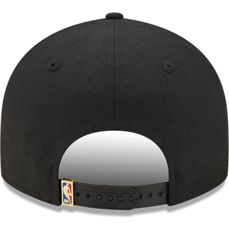 shapka-izvita-cherna-snapbek-9fifty-na-lifestyle-f1-na-detroit-pistons-nba-ot-new-era