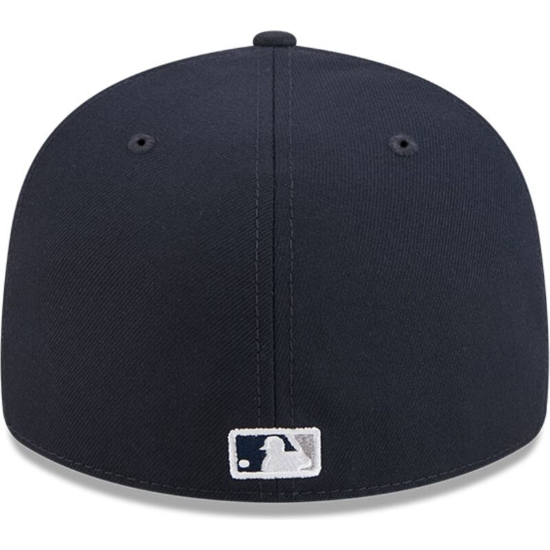 shapka-izvita-tmnosin-prilepnala-59fifty-pin-na-lifestyle-f1-na-new-york-yankees-mlb-ot-new-era