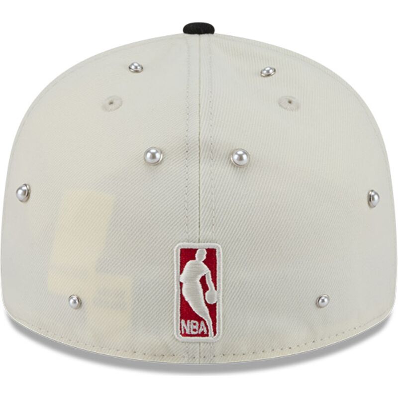 shapka-izvita-bezhov-prilepnala-59fifty-beads-na-lifestyle-f1-na-chicago-bulls-nba-ot-new-era shapka-izvita-bezhov-prilepnala-59fifty-beads-na-lifestyle-f1-na-chicago-bulls-nba-ot-new-era