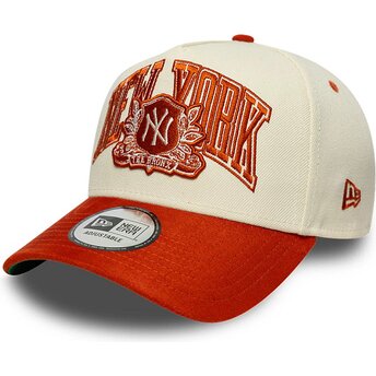 Шапка извита бежов снапбек E Frame Wordmark Suede на New York Yankees MLB от New Era