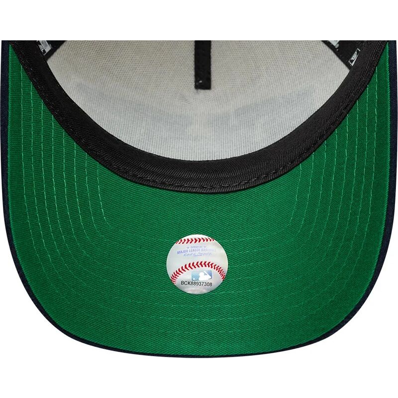 shapka-izvita-bezhov-snapbek-e-frame-wordmark-suede-na-new-york-yankees-mlb-ot-new-era