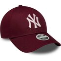 shapka-izvita-chervena-reguliruem-rosa-9forty-metallic-na-new-york-yankees-mlb-ot-new-era