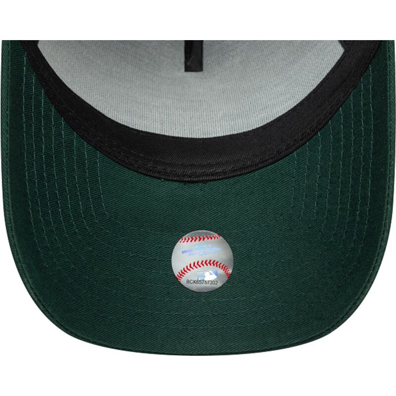 shapka-izvita-zelena-snapbek-e-frame-team-outline-na-new-york-yankees-mlb-ot-new-era
