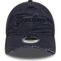 shapka-izvita-tmnosin-reguliruem-9twenty-distress-wordmark-na-new-york-yankees-mlb-ot-new-era