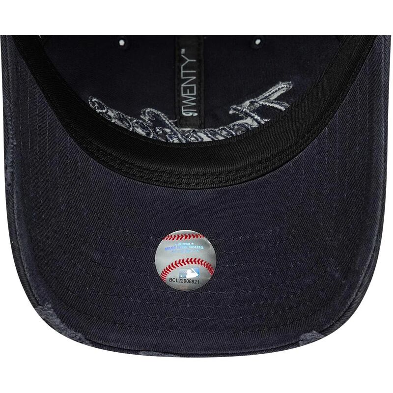 shapka-izvita-tmnosin-reguliruem-9twenty-distress-wordmark-na-new-york-yankees-mlb-ot-new-era