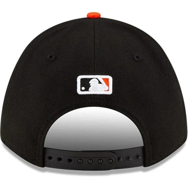 shapka-izvita-cherna-snapbek-9forty-m-crown-player-replica-na-san-francisco-giants-mlb-ot-new-era