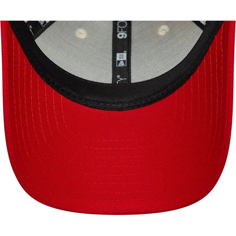 shapka-izvita-bezhov-reguliruem-za-deca-9forty-contrast-na-manchester-united-football-club-premier-league-ot-new-era