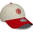 shapka-izvita-bezhov-reguliruem-9forty-contrast-na-manchester-united-football-club-premier-league-ot-new-era