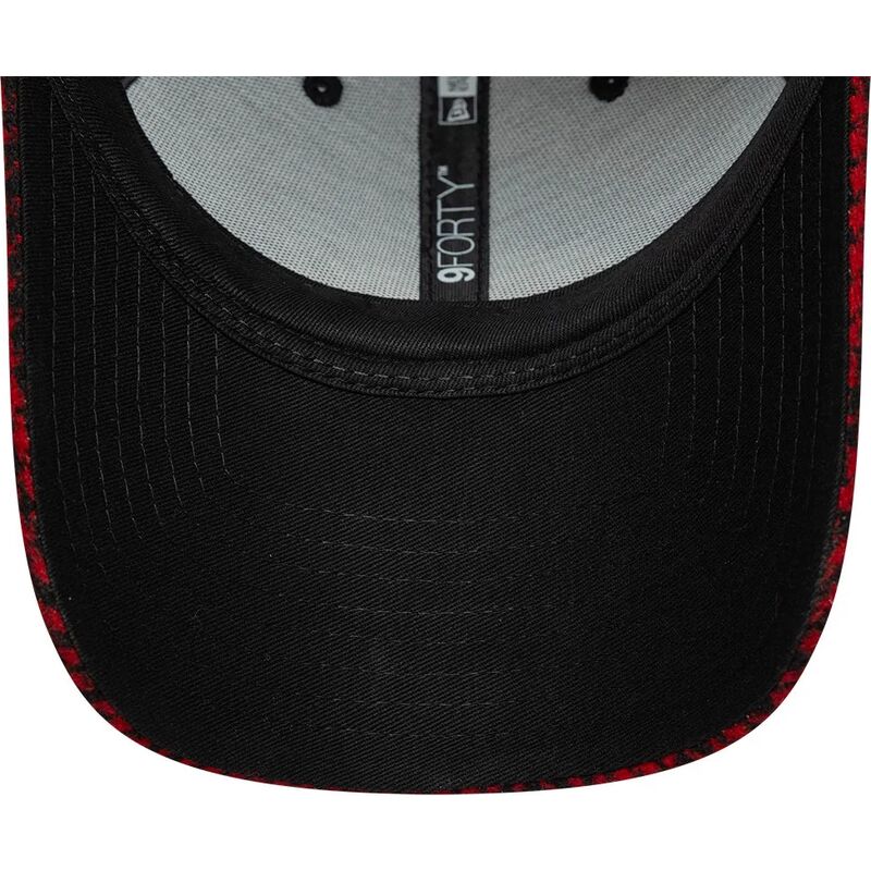 shapka-izvita-chervena-reguliruem-9forty-houndstooth-na-ac-milan-serie-a-ot-new-era