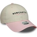 shapka-izvita-bezhov-reguliruem-rosa-9twenty-na-newcastle-united-football-club-premier-league-ot-new-era