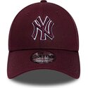 shapka-izvita-chervena-reguliruem-9forty-team-outline-na-new-york-yankees-mlb-ot-new-era