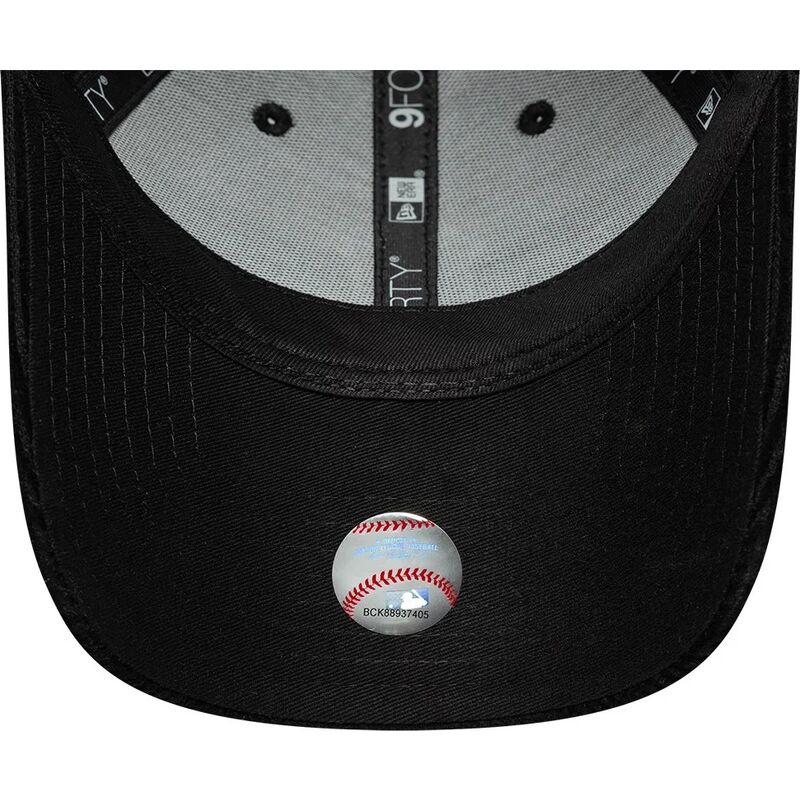 shapka-izvita-cherna-reguliruem-9forty-cord-na-new-york-yankees-mlb-ot-new-era shapka-izvita-cherna-reguliruem-9forty-cord-na-new-york-yankees-mlb-ot-new-era