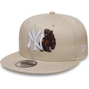 shapka-ploska-bezhov-snapbek-9fifty-outdoor-icon-na-new-york-yankees-mlb-ot-new-era