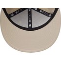 shapka-ploska-bezhov-snapbek-9fifty-outdoor-icon-na-new-york-yankees-mlb-ot-new-era