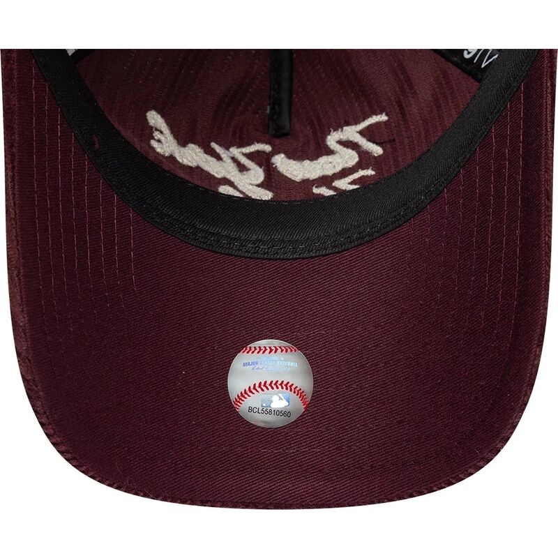 shapka-izvita-chervena-reguliruem-9twenty-a-frame-cord-script-na-new-york-yankees-mlb-ot-new-era