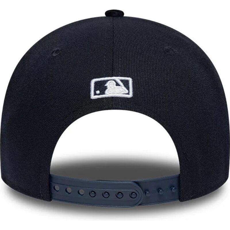 shapka-izvita-tmnosin-snapbek-9forty-m-crown-cord-visor-na-new-york-yankees-mlb-ot-new-era