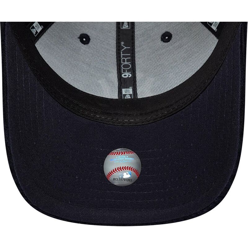 shapka-izvita-tmnosin-snapbek-9forty-m-crown-cord-visor-na-new-york-yankees-mlb-ot-new-era