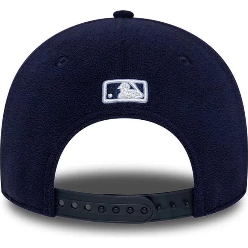 shapka-izvita-tmnosin-snapbek-9forty-m-crown-fleece-na-new-york-yankees-mlb-ot-new-era