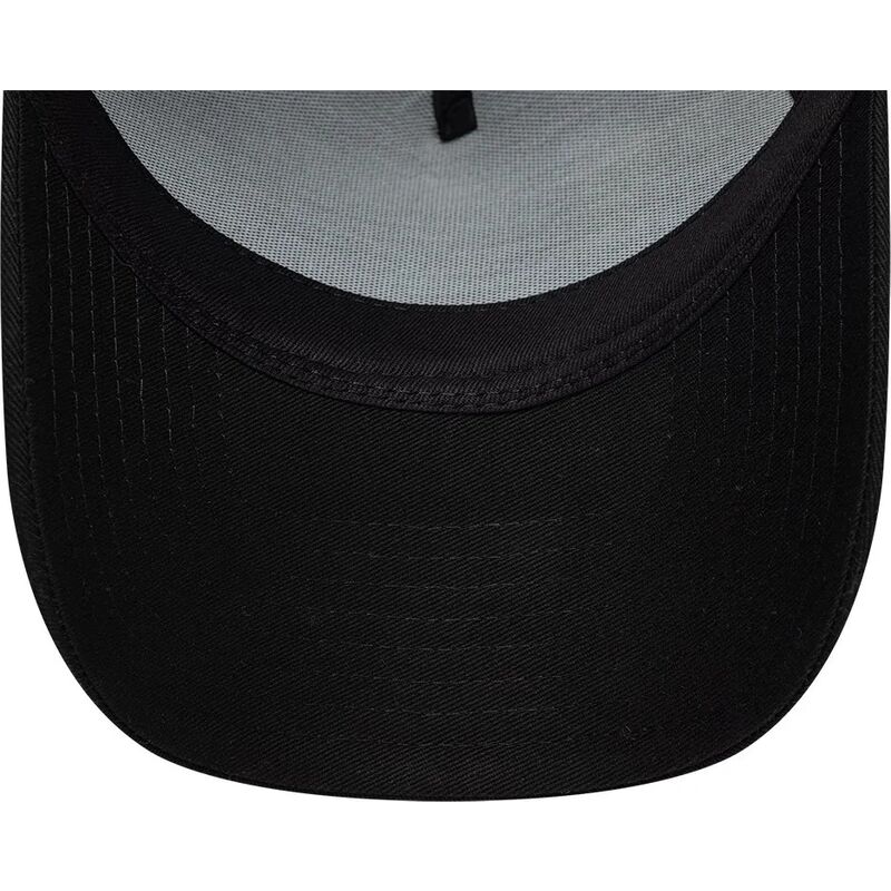 shapka-izvita-cherna-snapbek-9forty-e-frame-rubber-na-new-york-ot-new-era