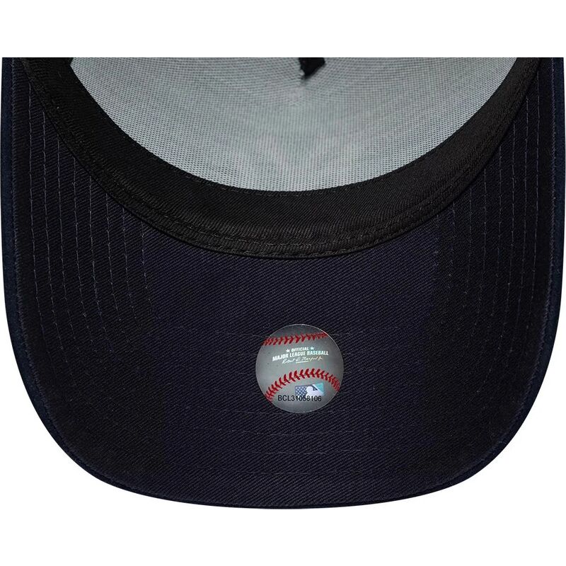 shapka-izvita-zelena-snapbek-9forty-e-frame-suede-visor-na-new-york-yankees-mlb-ot-new-era