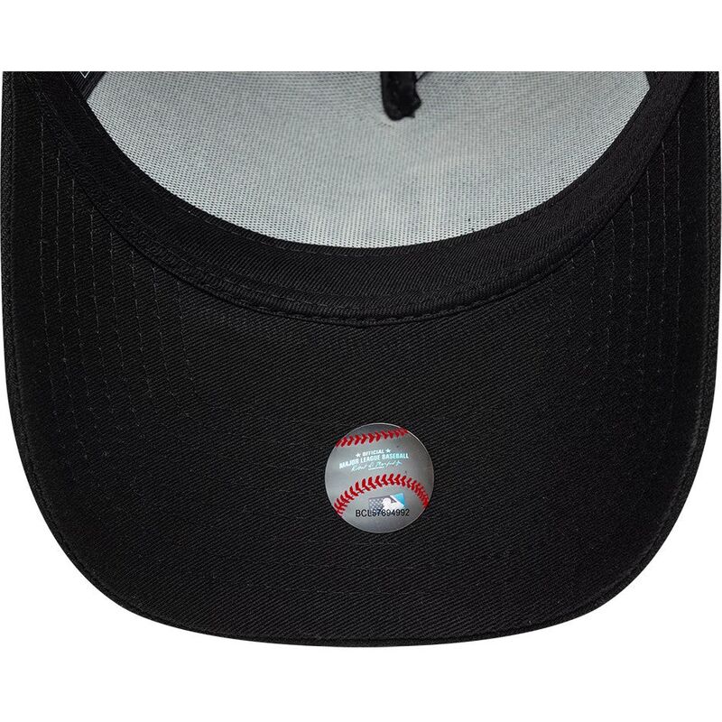 shapka-izvita-cherna-snapbek-9forty-e-frame-mythical-icon-na-los-angeles-dodgers-mlb-ot-new-era