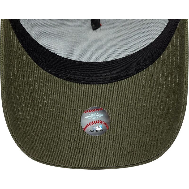 shapka-izvita-traker-zelena-snapbek-a-frame-league-essential-na-new-york-yankees-mlb-ot-new-era