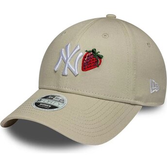 Шапка извита бежов регулируем 9FORTY Fruit Icon Strawberry на New York Yankees MLB от New Era