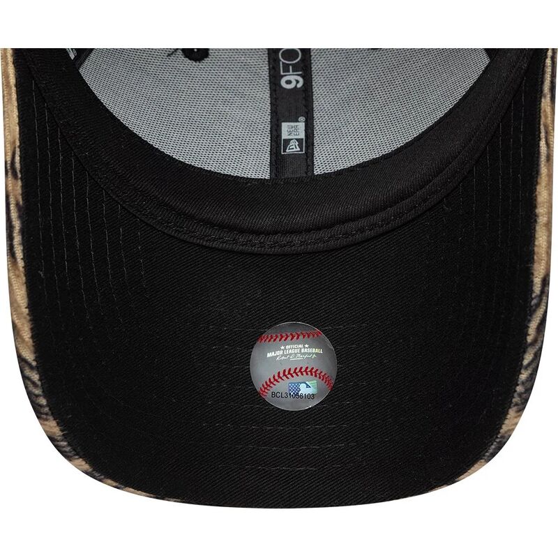 shapka-izvita-leopard-reguliruem-9forty-ocelot-print-na-new-york-yankees-mlb-ot-new-era