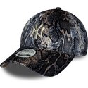 shapka-izvita-mnogocveten-reguliruem-9forty-snake-print-na-new-york-yankees-mlb-ot-new-era
