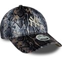 shapka-izvita-mnogocveten-reguliruem-9forty-snake-print-na-new-york-yankees-mlb-ot-new-era