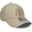 shapka-izvita-bezhov-reguliruem-9forty-pu-weave-na-new-york-yankees-mlb-ot-new-era
