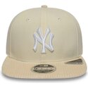 shapka-ploska-bezhov-snapbek-9fifty-cord-visor-na-new-york-yankees-mlb-ot-new-era