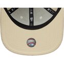 shapka-ploska-bezhov-snapbek-9fifty-cord-visor-na-new-york-yankees-mlb-ot-new-era