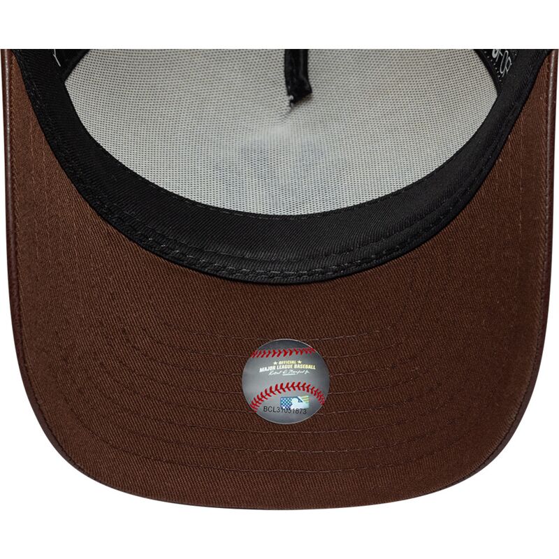 shapka-izvita-bezhov-reguliruem-9forty-m-crown-fabric-mix-na-new-york-yankees-mlb-ot-new-era