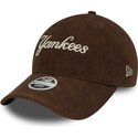 shapka-izvita-kafyav-reguliruem-9twenty-cord-script-na-new-york-yankees-mlb-ot-new-era