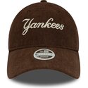 shapka-izvita-kafyav-reguliruem-9twenty-cord-script-na-new-york-yankees-mlb-ot-new-era